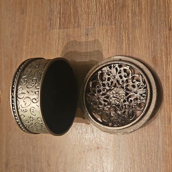 Beautiful Silver Metal & Purple Stone Trinket Box - Picture 5 of 6